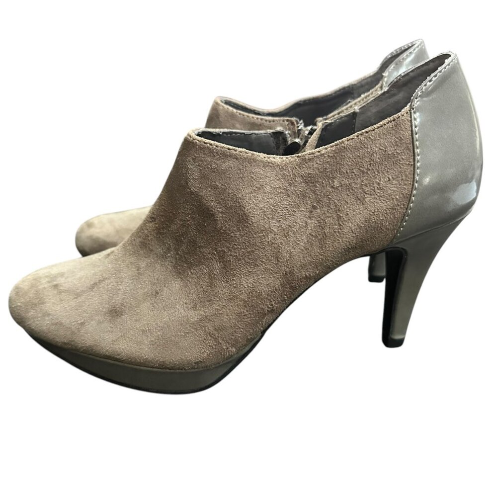 Bandolino Taupe Suede & Patent Leather Heeled Booties Side Zippers Neutral Sz 6M